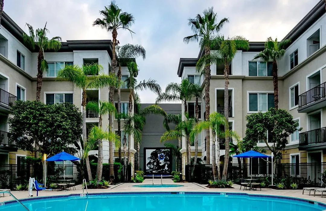 Top Floor Executive In Marina-1