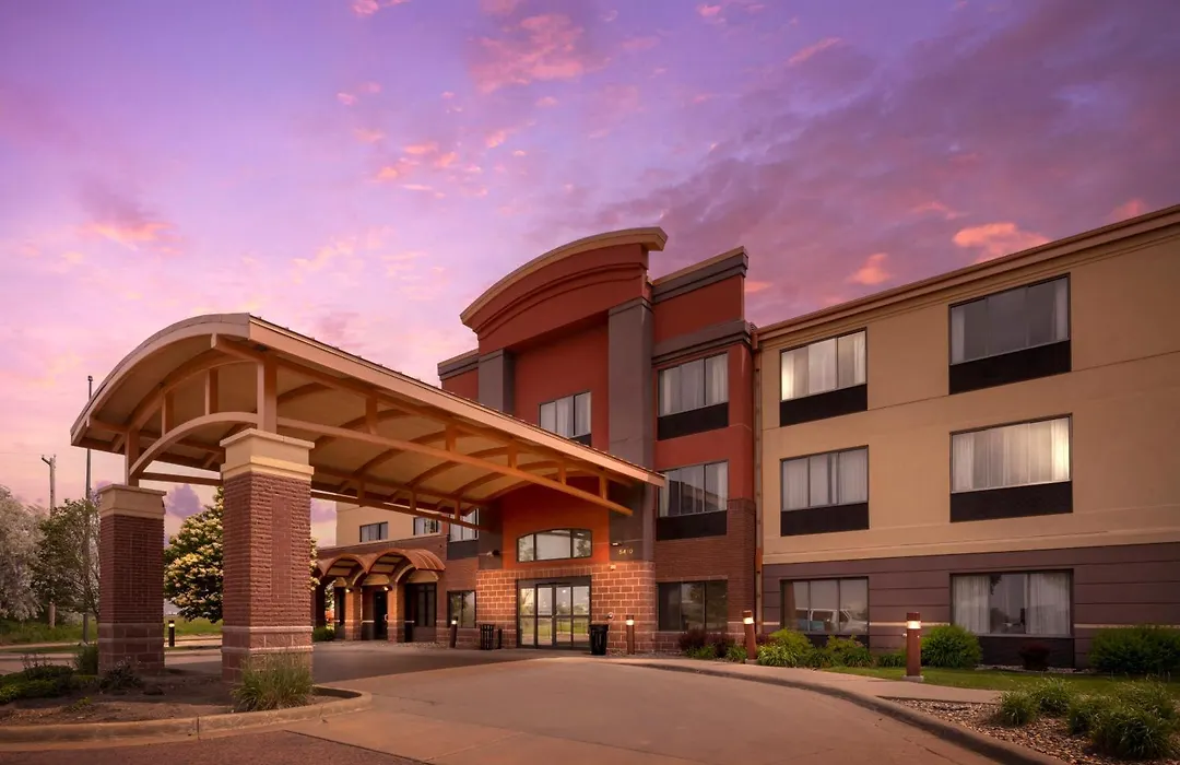 Clarion Pointe Sioux Falls Airport-1