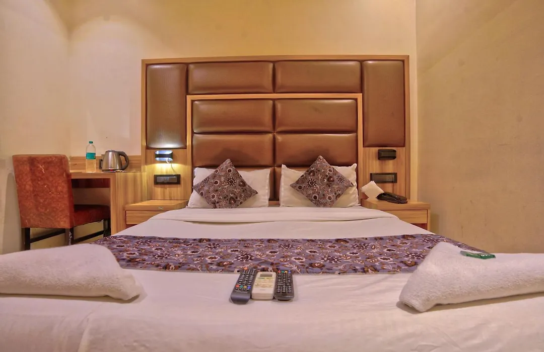 Meriton Buisness Hotel Mumbai International Airport T-2-1