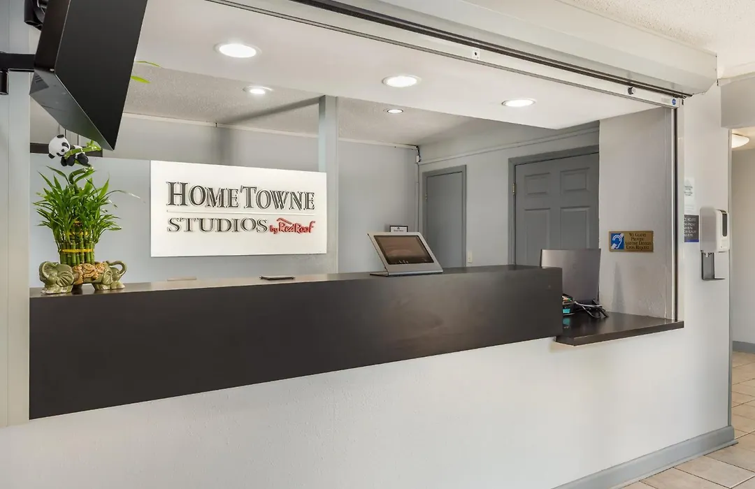 Hometowne Studios & Suites By Red Roof Greensboro-1