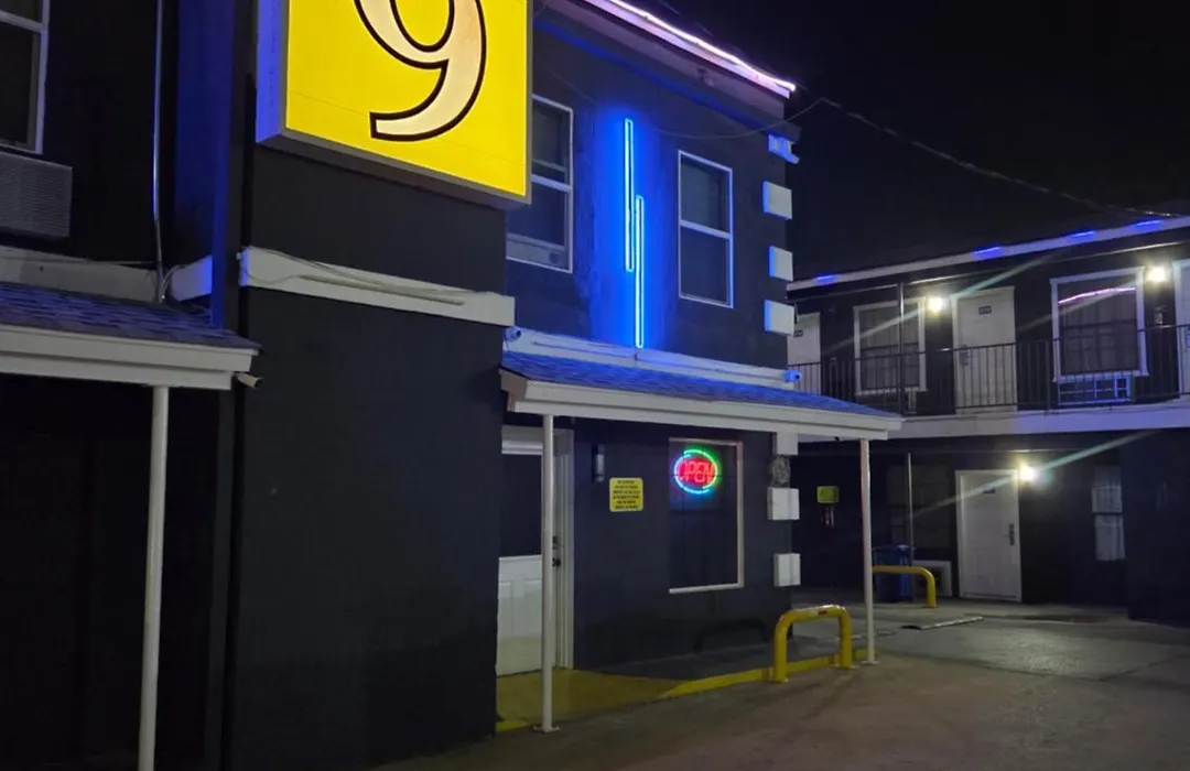 Motel 9-1