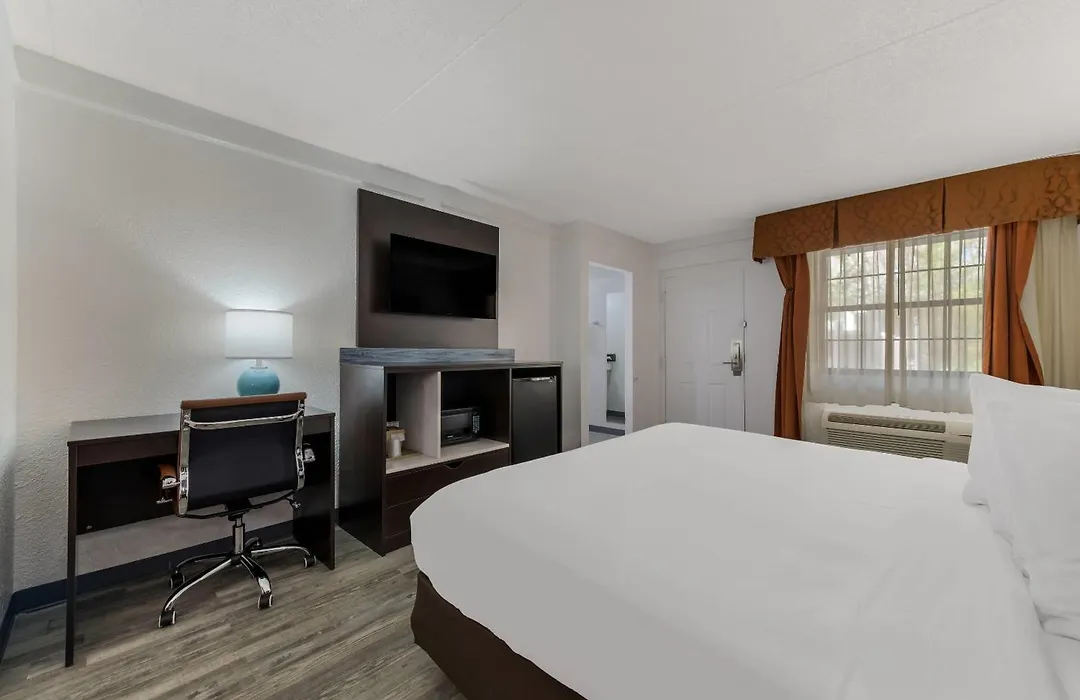 Quality Inn & Suites Airport-1