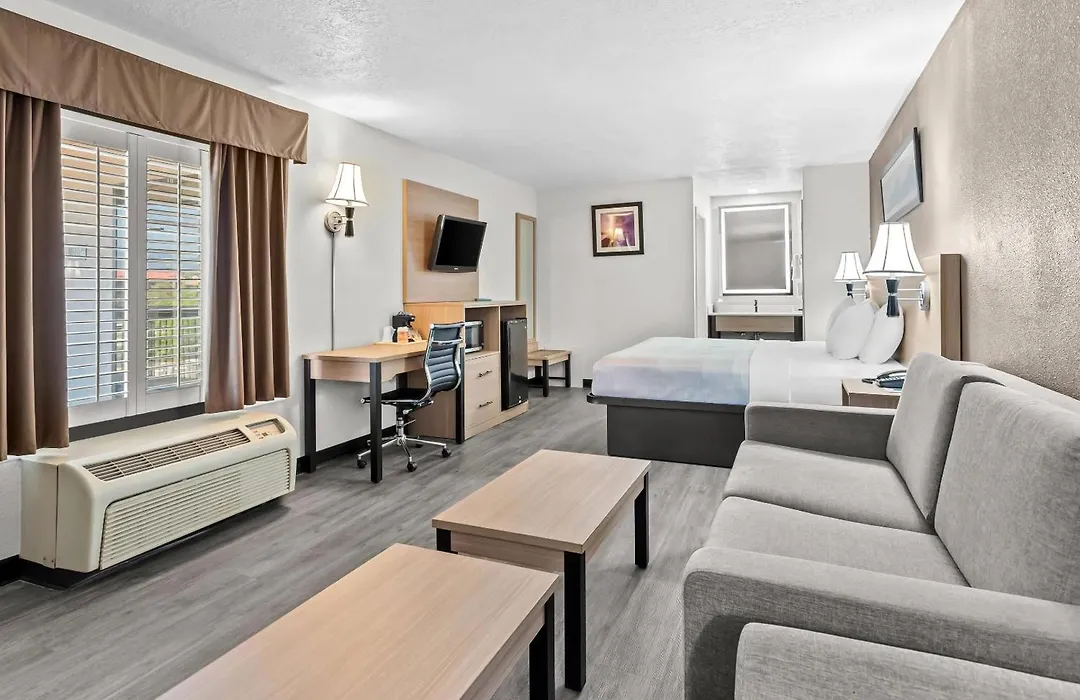 Quality Inn & Suites Sunport Airport Albuquerque-1
