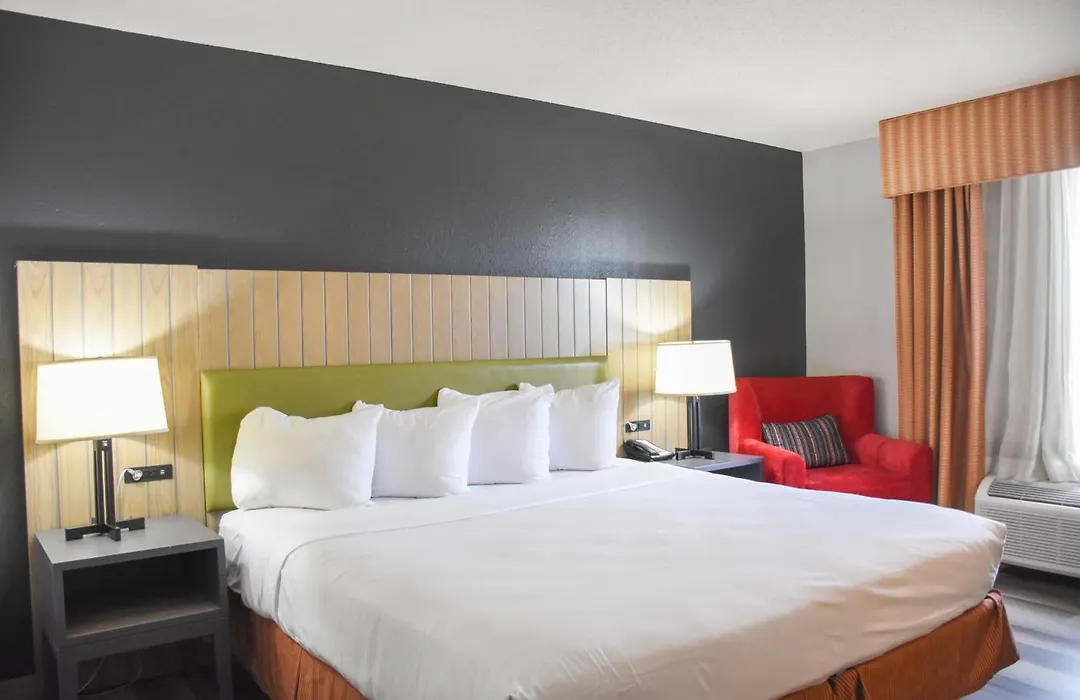 Country Inn & Suites By Radisson Bloomington-Normal West, Il-1