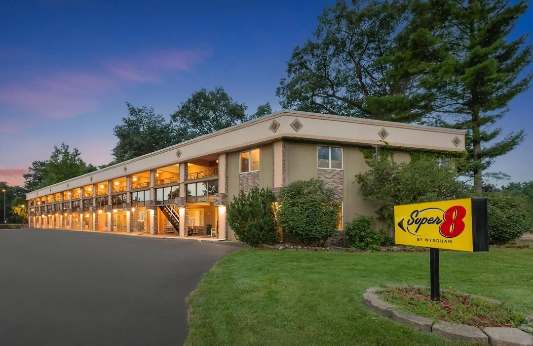 Super 8 By Wyndham Traverse City-1
