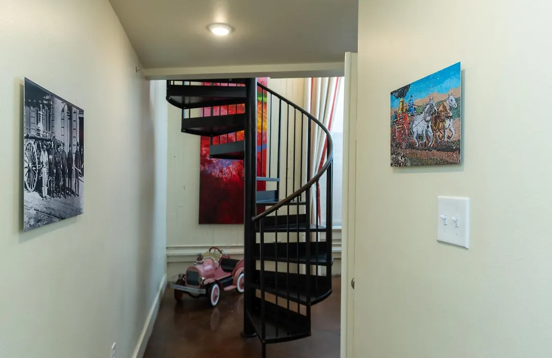 Engine 24 Firehouse Bed & Breakfast-1