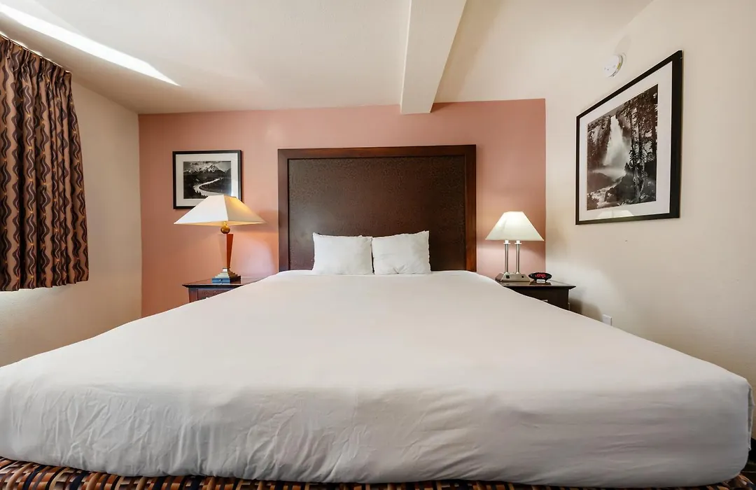 District Hotel By Oyo Portland Convention Center-1
