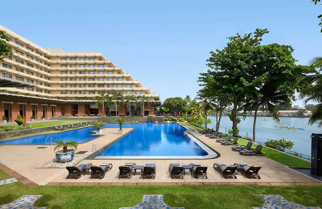 Cinnamon Lakeside-1