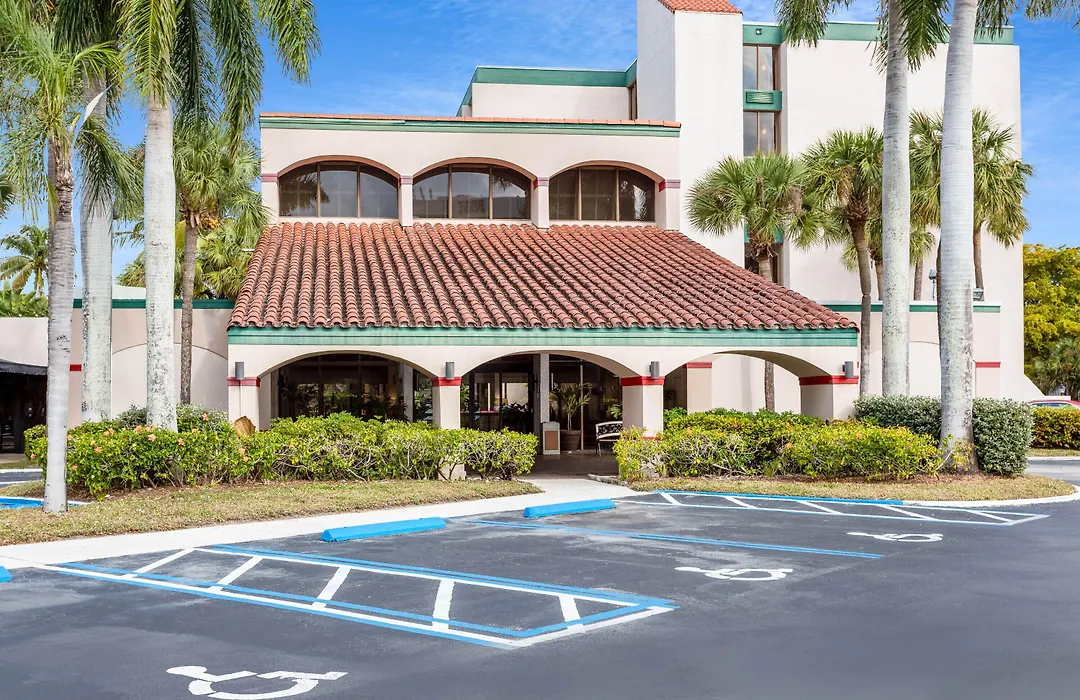 Ramada By Wyndham West Palm Beach Airport-1