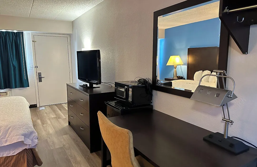 American Inn & Suites Bishop Airport Flint-1