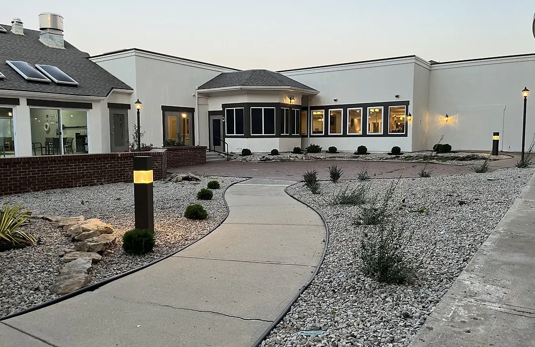 Orangewood Inn & Suites Kansas City Airport-1