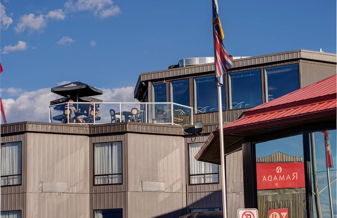 Ramada By Wyndham Kamloops-1