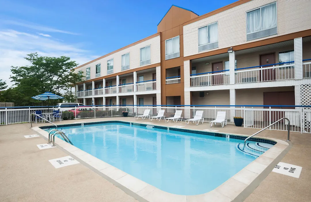 Howard Johnson By Wyndham Romulus Detroit Metro Airport-1