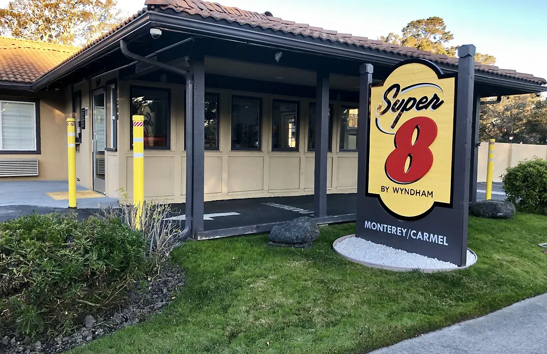 Aura Inn Monterey-1