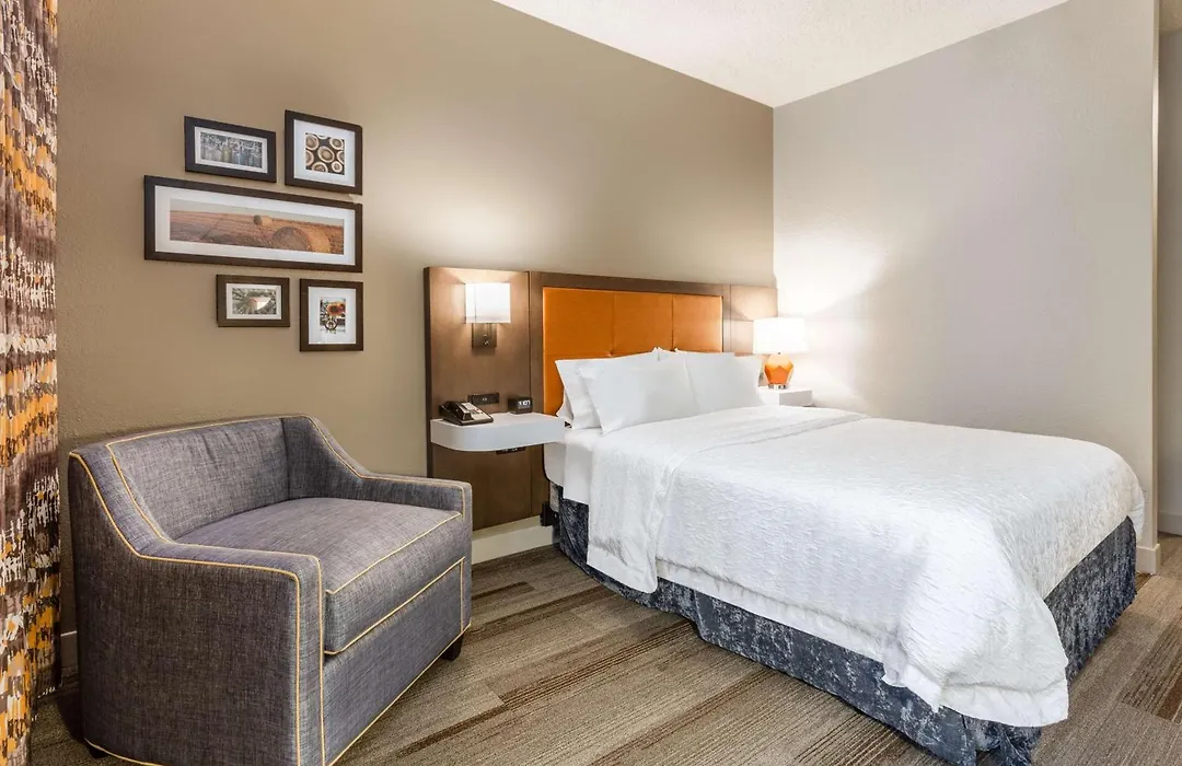 Hampton Inn Cedar Rapids-1