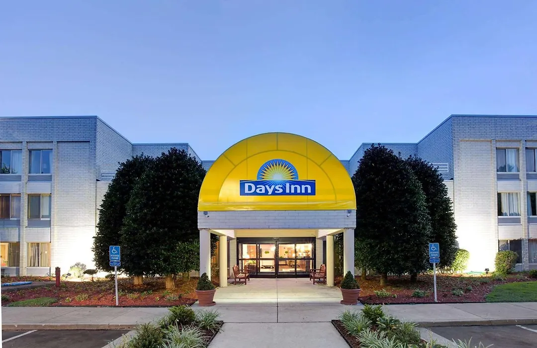 Days Inn By Wyndham Newport News City Center Oyster Point-1