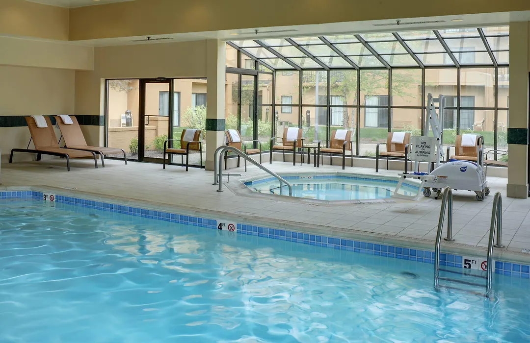 Courtyard By Marriott Indianapolis Airport-1