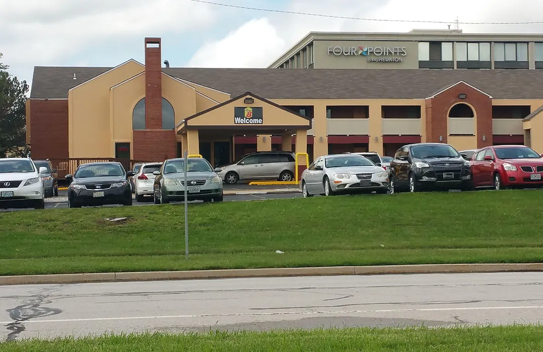 Super 8 By Wyndham Kansas City Airport North-1