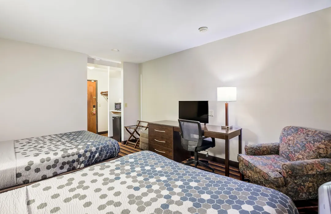 Econo Lodge Milwaukee Airport-1