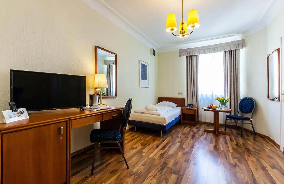 Hotel Monopol - Central Station-1