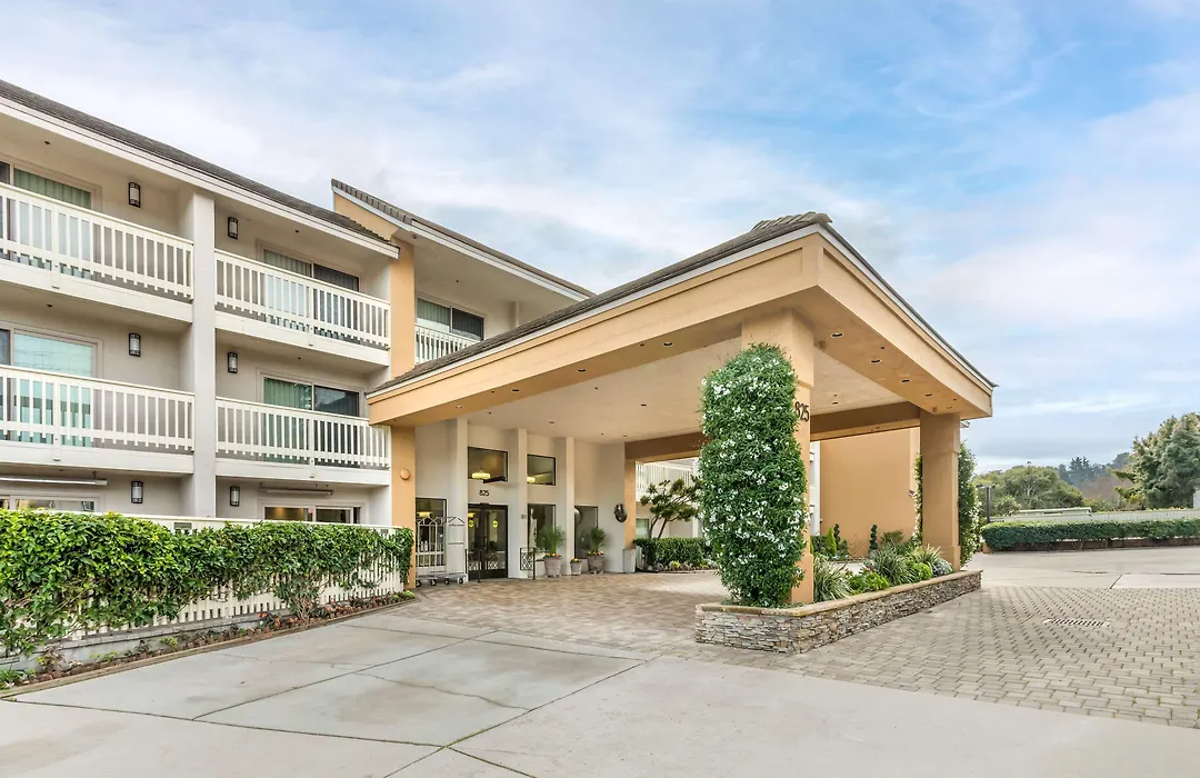 Best Western Plus Monterey Inn-1