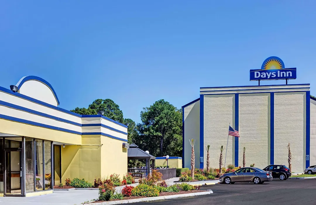 Days Inn By Wyndham Norfolk Military Circle-1
