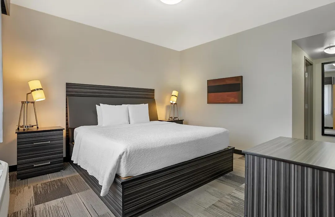 Best Western Plus Airport Inn & Suites-1