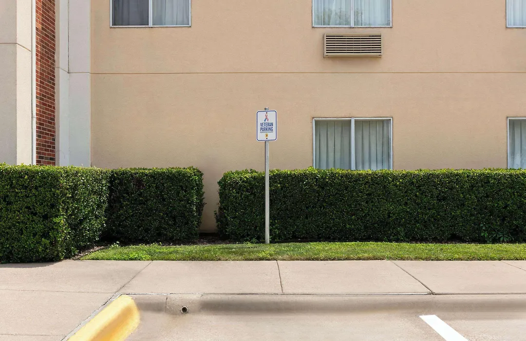 Super 8 By Wyndham Grapevine/Dfw Airport Northwest-1