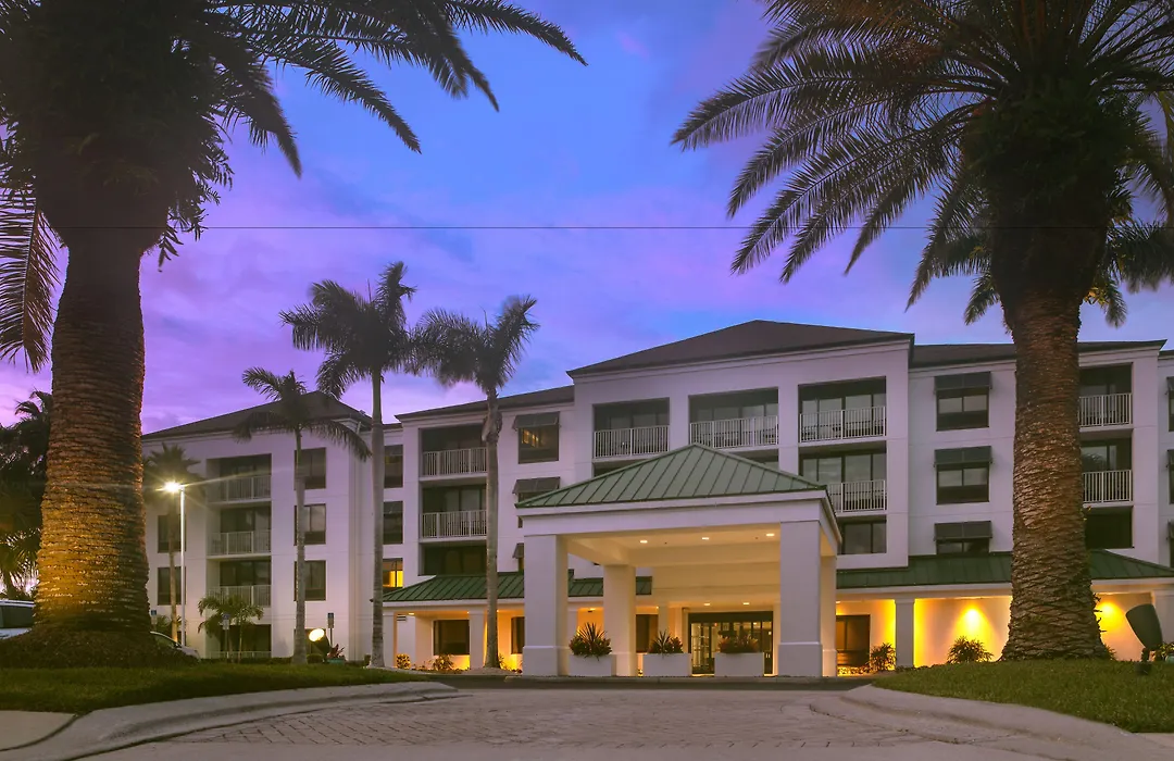 Courtyard By Marriott - Naples-1