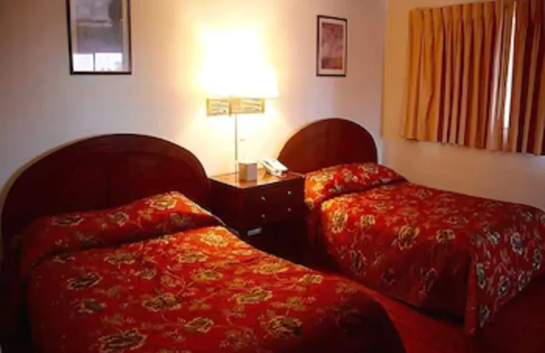Econo Inn-1
