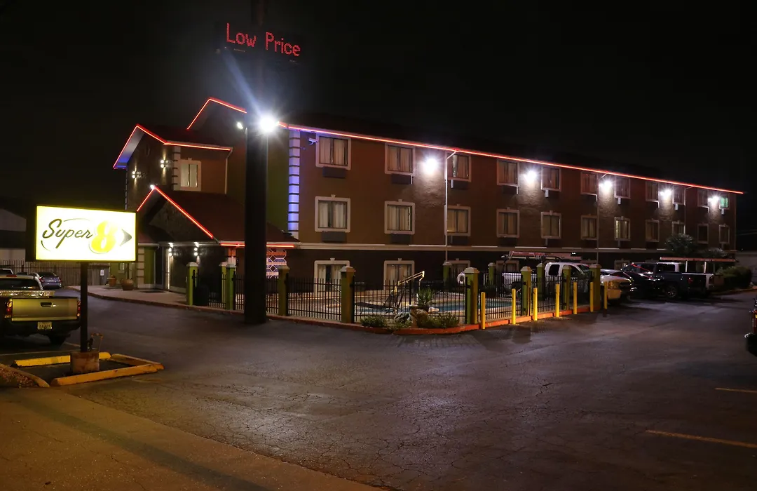 Super 8 By Wyndham San Antonio/I-35 North-1