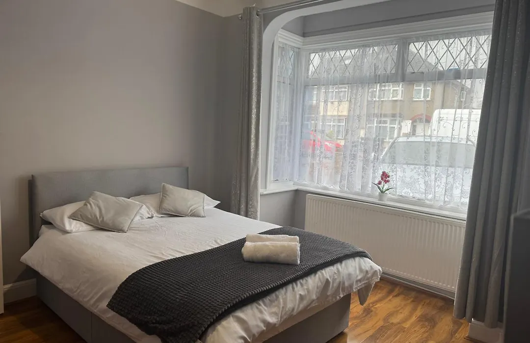 Westwick Gardens Retreat - 4 Bedroom House-1