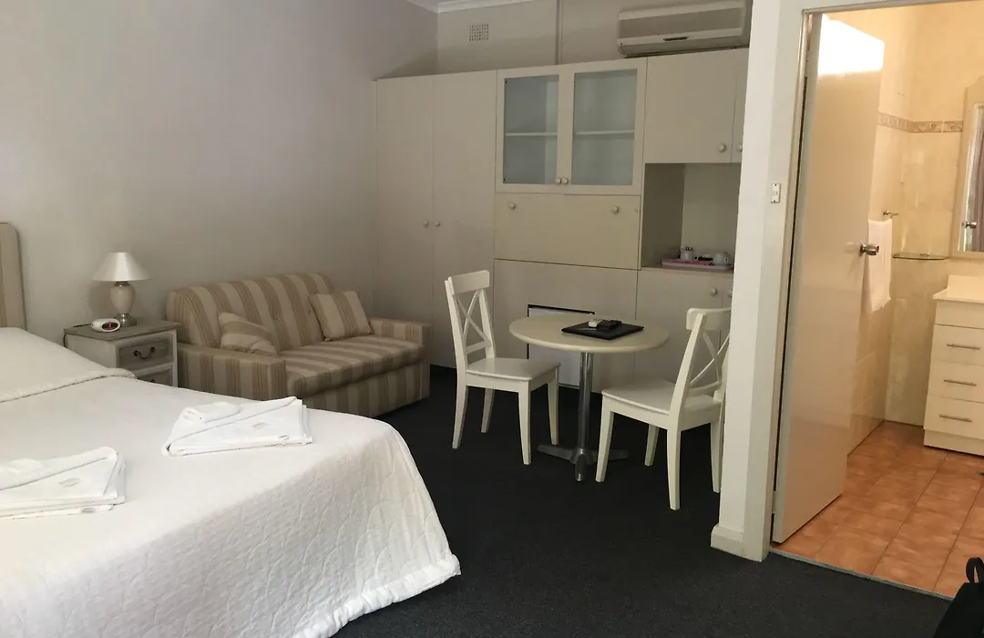 Town And Country Motel-1