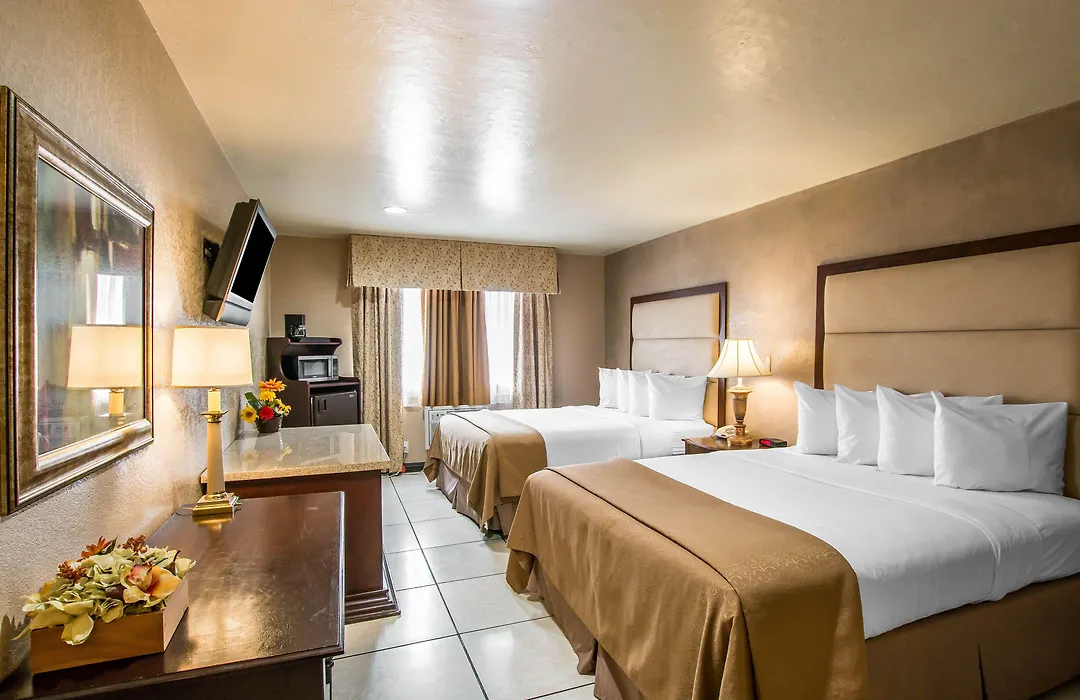 Hotel Baja San Diego-1