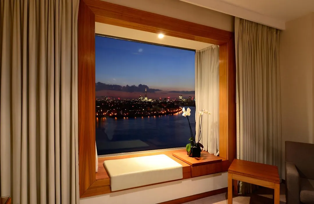 Canary Riverside Plaza Hotel-1