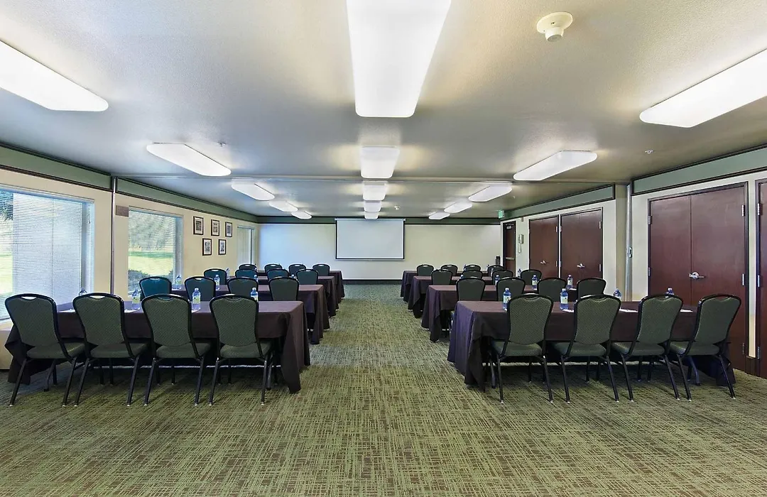 Oxford Suites Yakima-1
