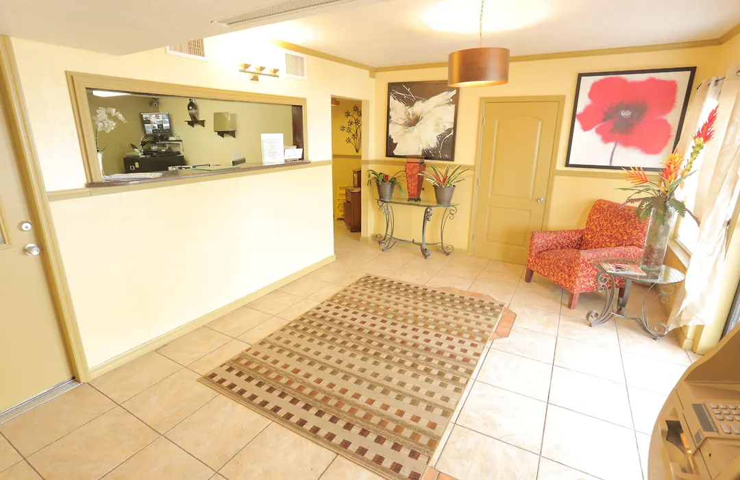 Roomba Inn & Suites - Daytona Beach-1