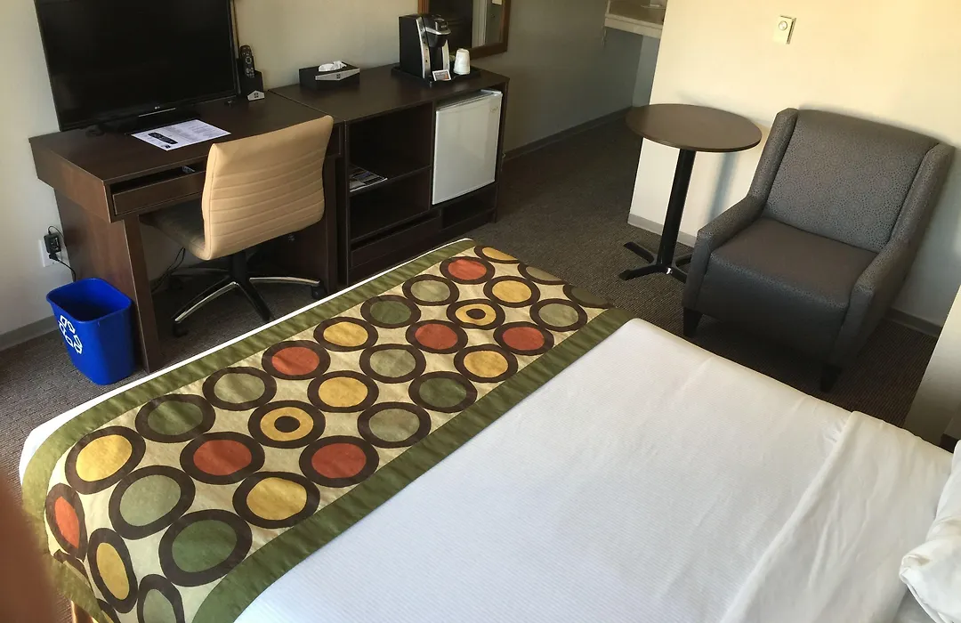 Super 8 By Wyndham Kelowna Bc-1