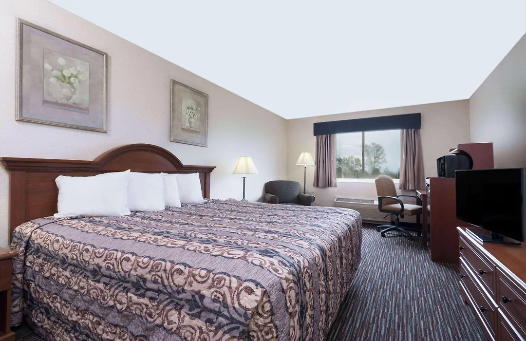 Baymont By Wyndham Columbus/Rickenbacker-1