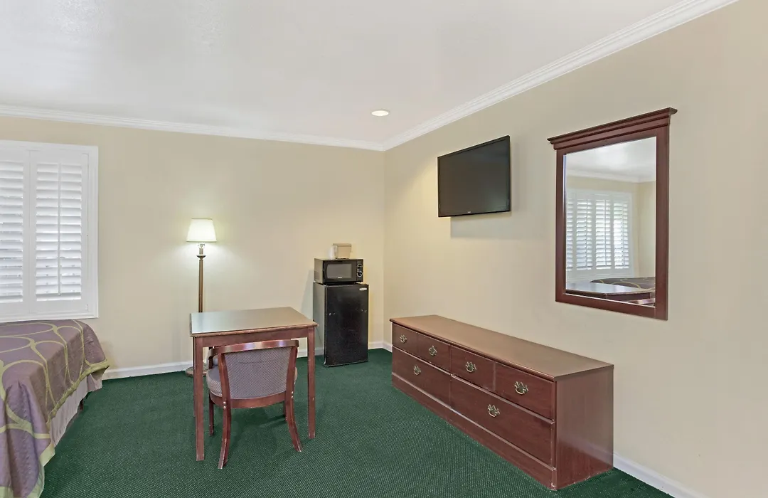 Super 8 By Wyndham North Hollywood-1