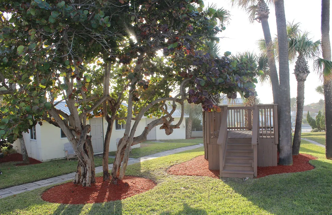 Shoreline Suites & Cabana Cottages - Beachfront-1