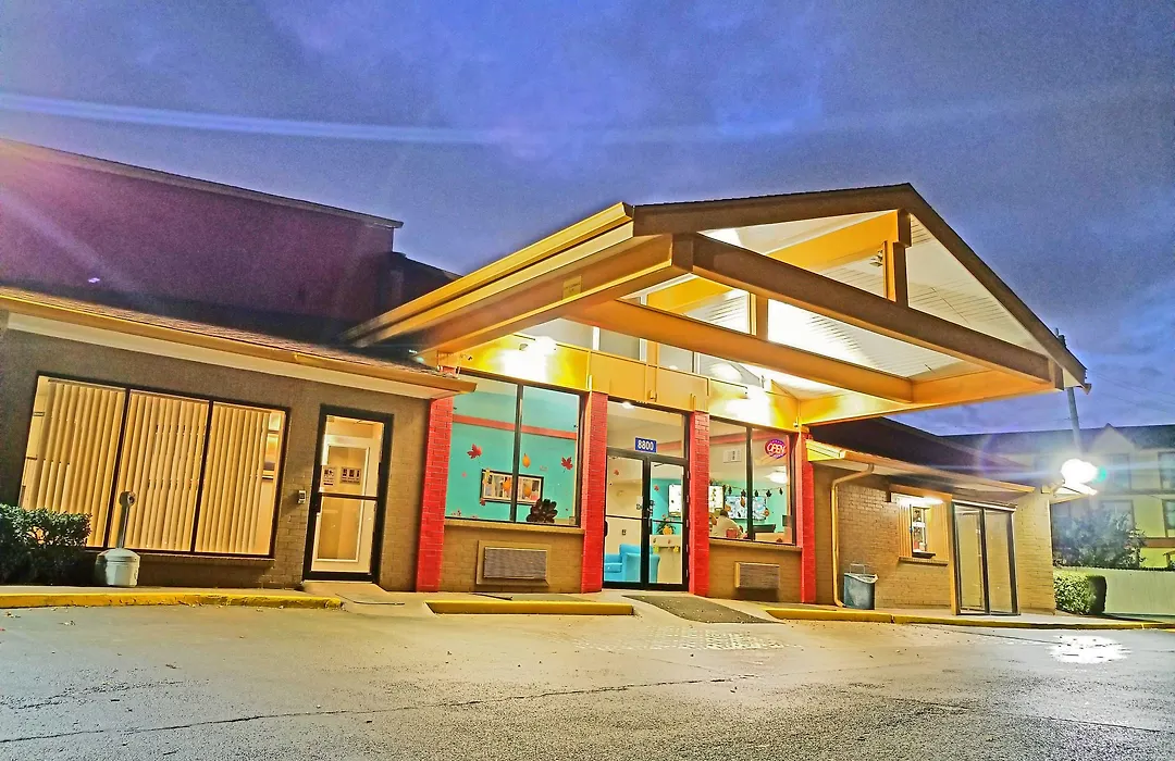 Howard Johnson By Wyndham Houston Hobby Airport-1