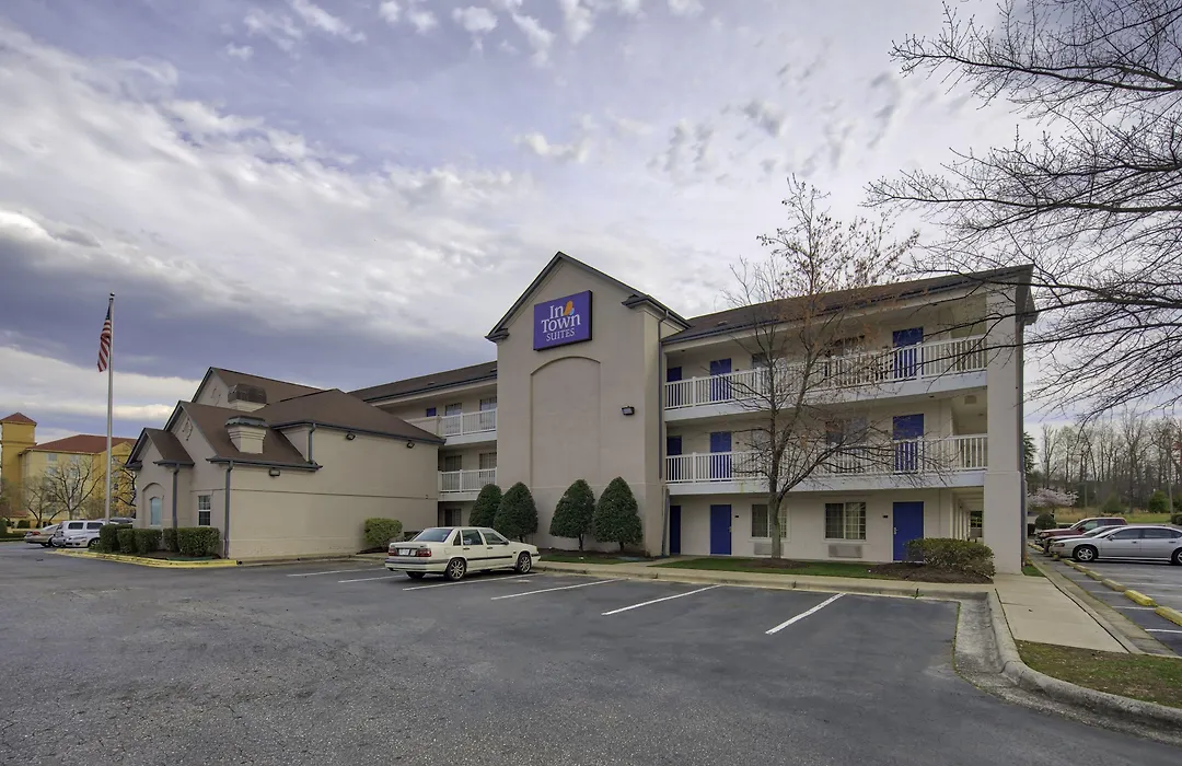 Intown Suites Extended Stay Greensboro Nc - Lanada-1
