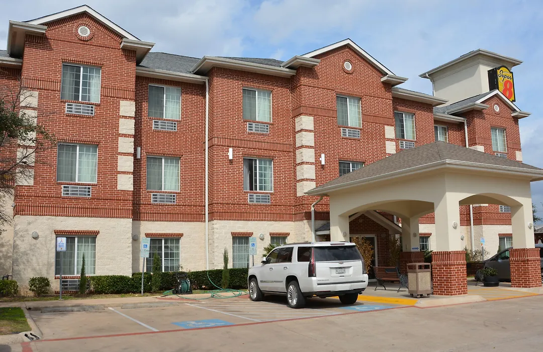 Super 8 By Wyndham Austin/Airport South-1