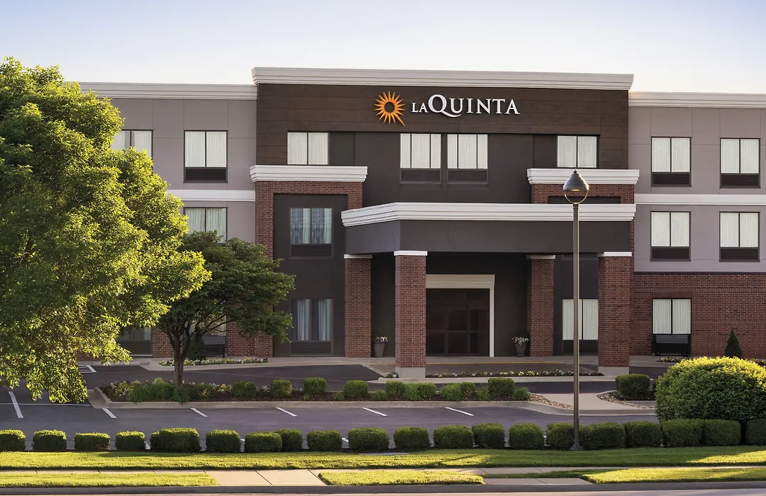 La Quinta Inn & Suites By Wyndham Springfield Airport Rte 66-1