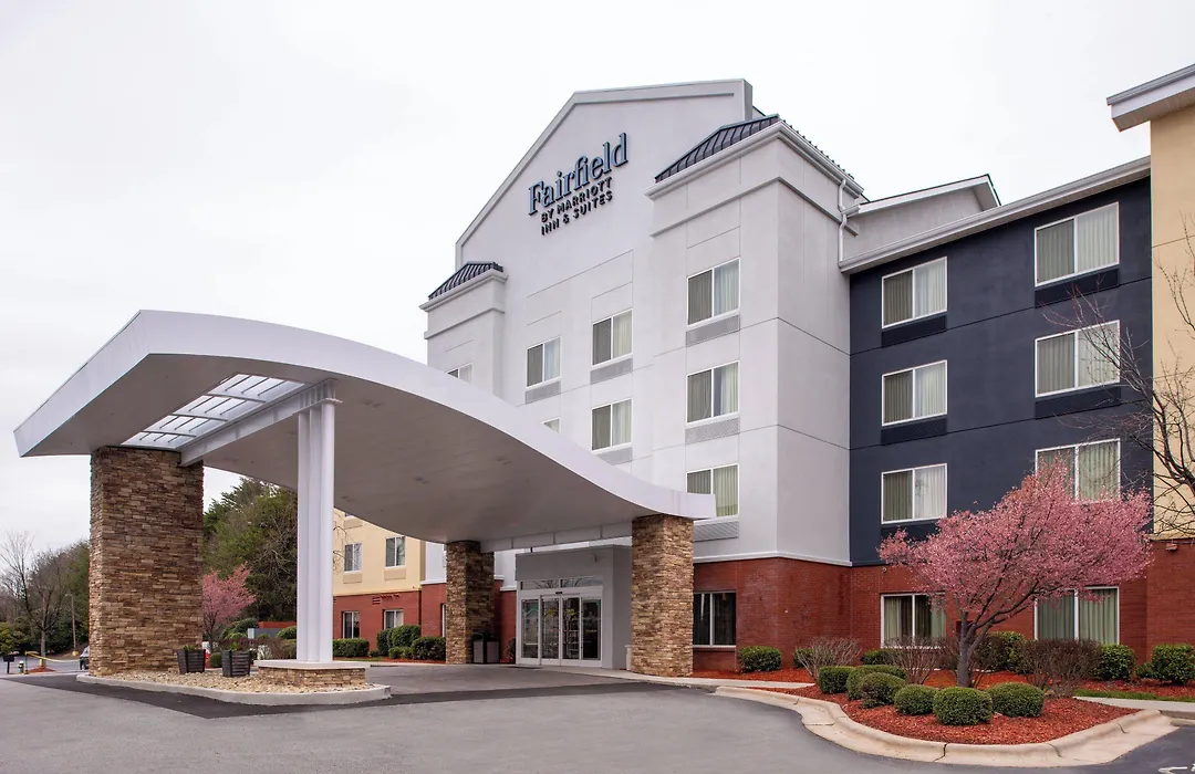 Fairfield Inn & Suites Greensboro Wendover-1