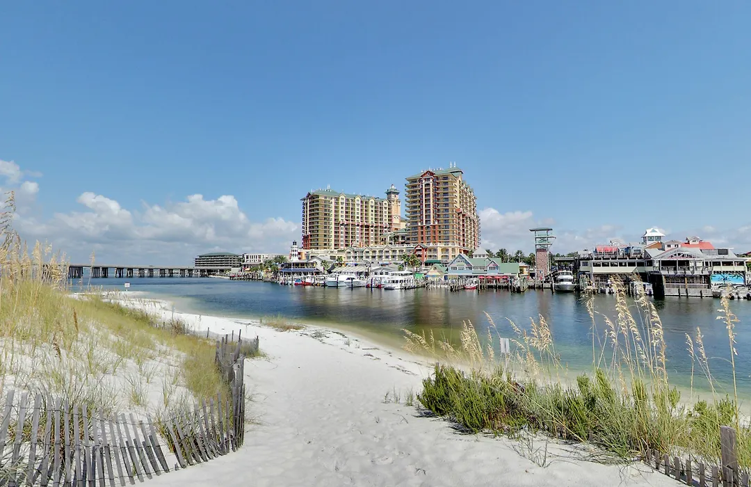Emerald Grande Condominiums At Harborwalk Village-1