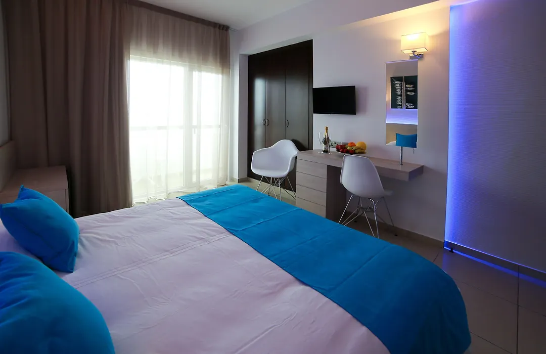 Les Palmiers Beach Boutique Hotel & Luxury Apartments-1