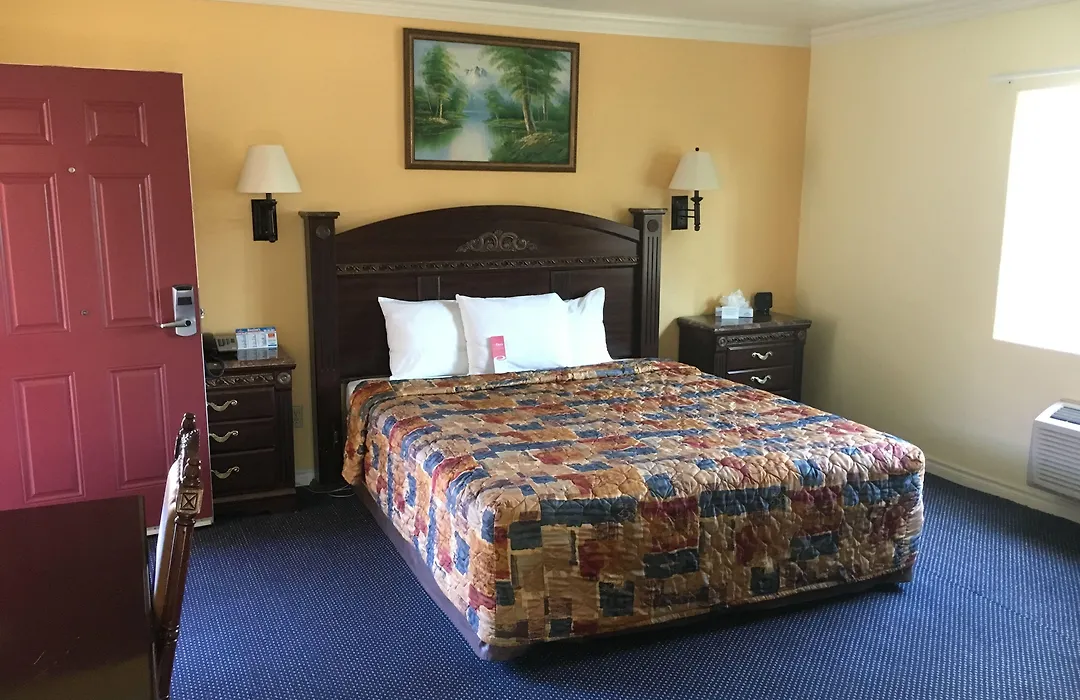 Econo Lodge Long Beach I-405-1