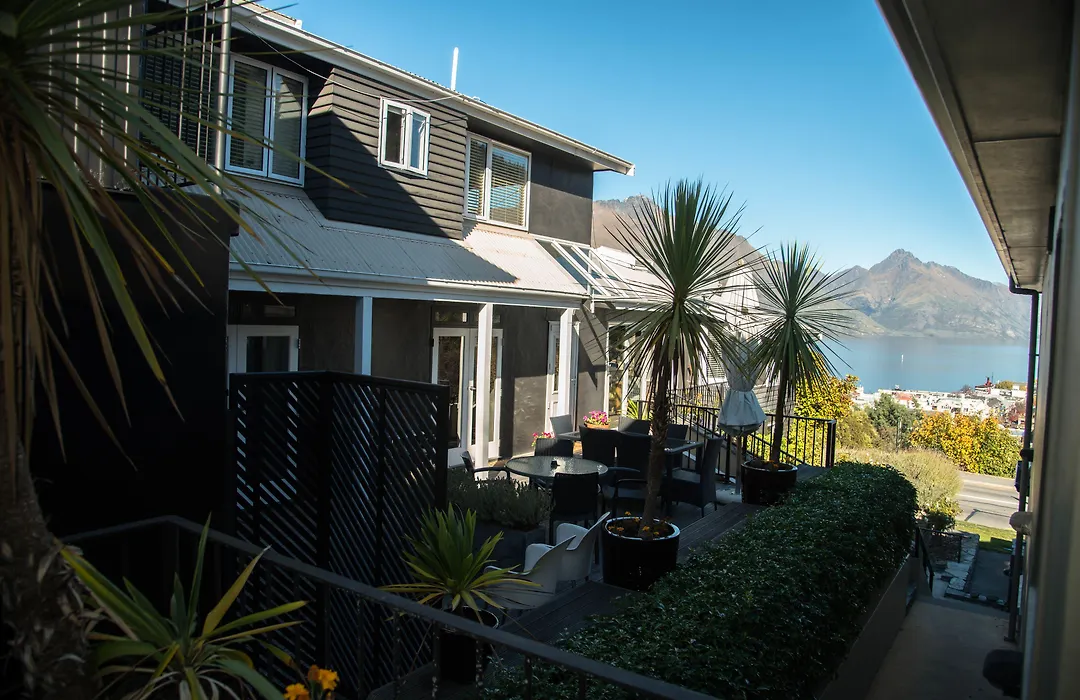Queenstown House Bed & Breakfast And Apartments-1